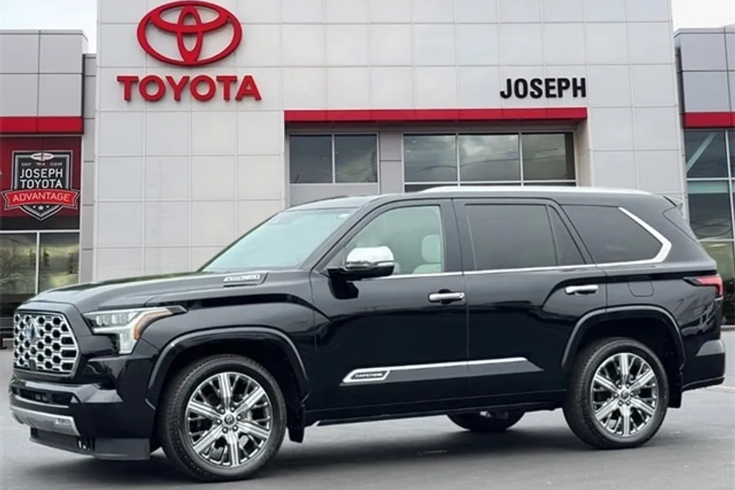 2023 Toyota Sequoia Capstone photo 1
