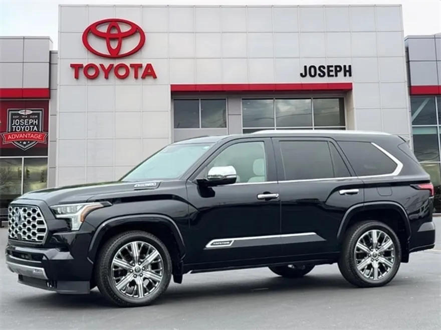 2023 Toyota Sequoia Capstone photo 1