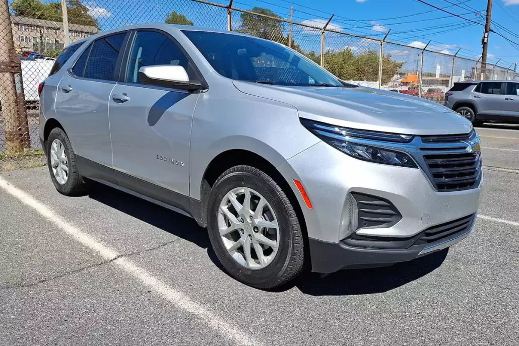 2022 Chevrolet Equinox LT photo 1