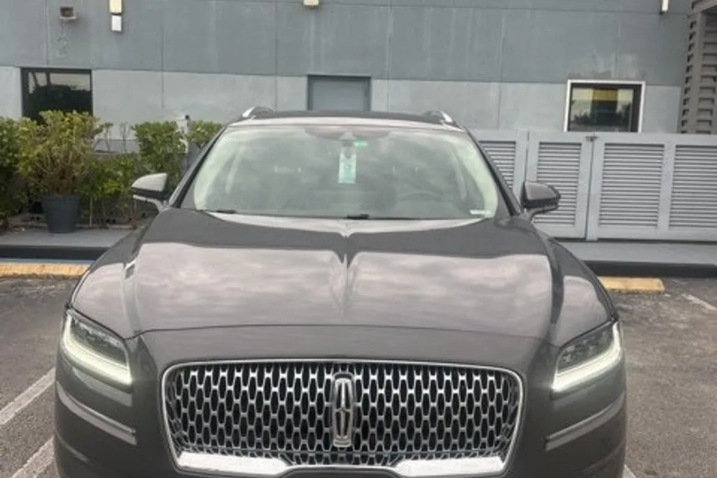 2021 Lincoln Nautilus Standard photo 1