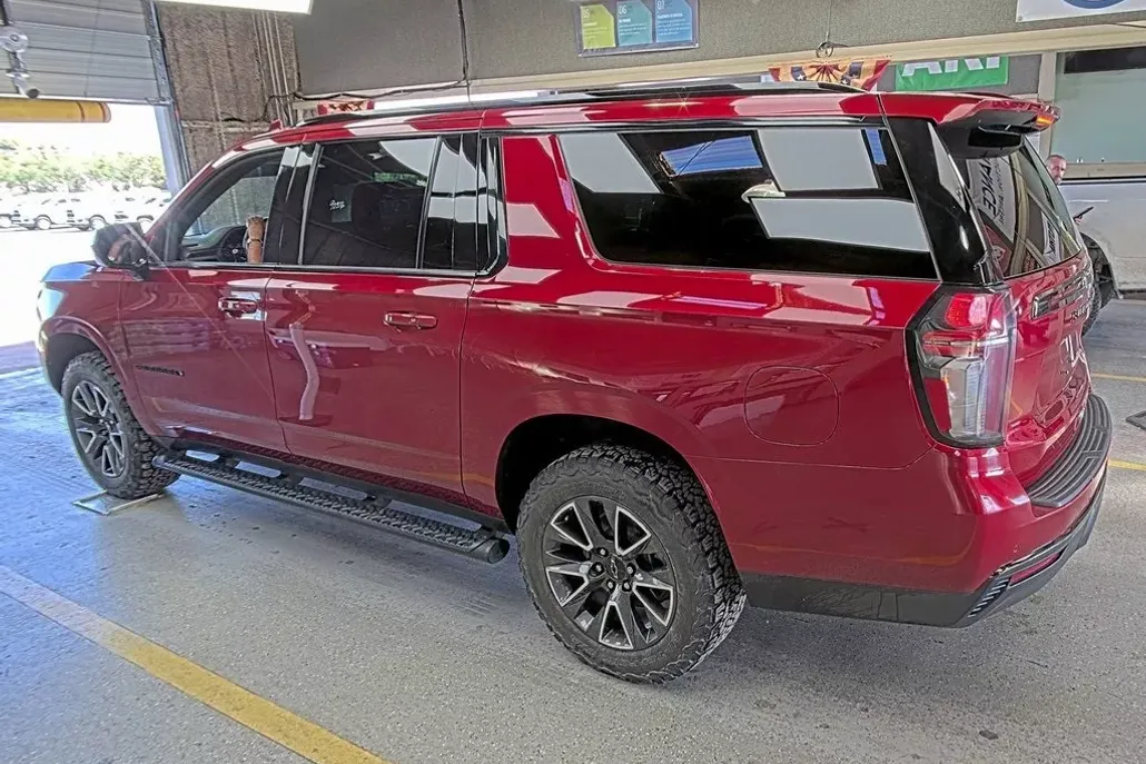2021 Chevrolet Suburban Z71 photo 1