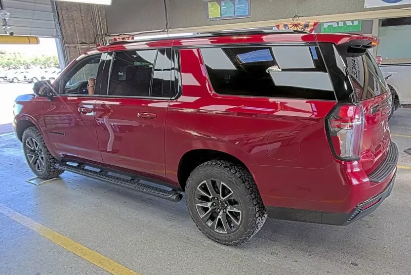 2021 Chevrolet Suburban Z71 photo 1