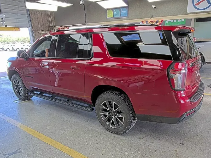 2021 Chevrolet Suburban Z71 photo 1