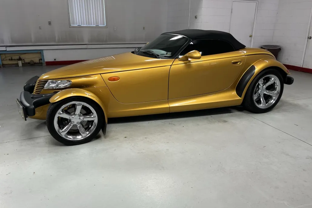 2002 Chrysler Prowler Base photo 1