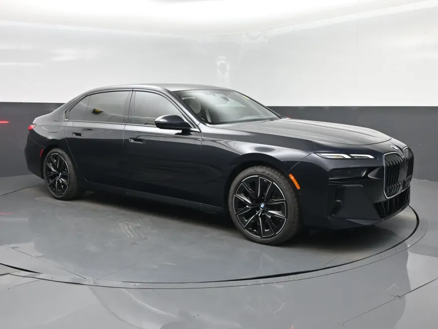 2025 Bmw 740i photo 1