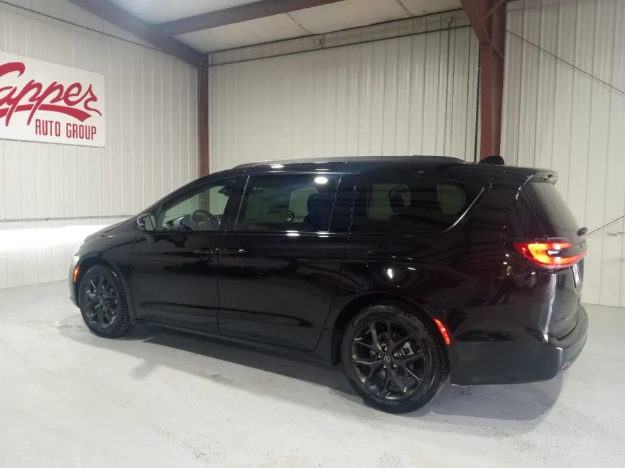 2026 Chrysler Pacifica Limited photo 2