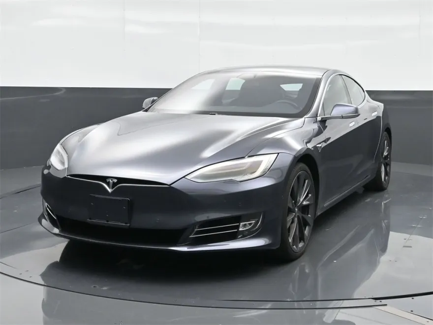 2020 Tesla Model S Long Range photo 1