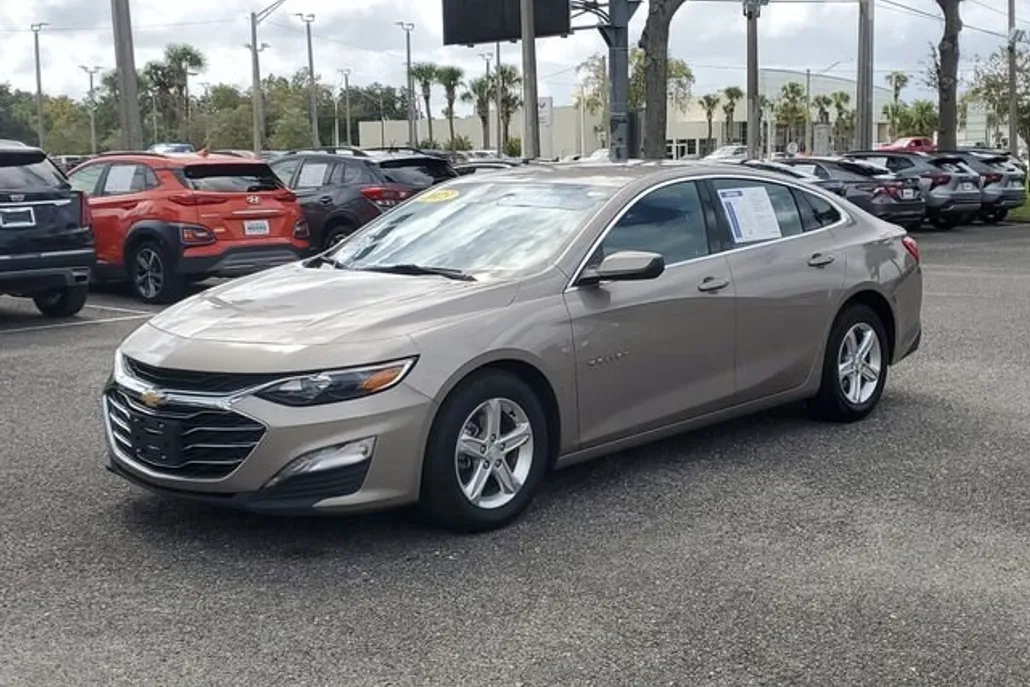 2023 Chevrolet Malibu 1LT photo 1