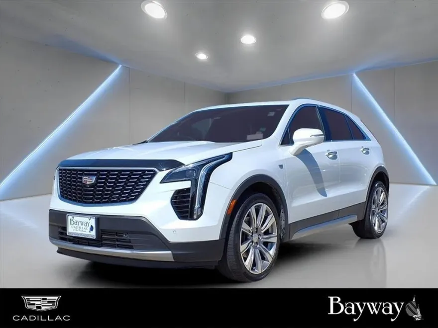 2022 Cadillac XT4 Premium Luxury photo 1