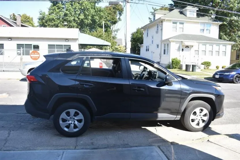 2024 Toyota RAV4 LE photo 1