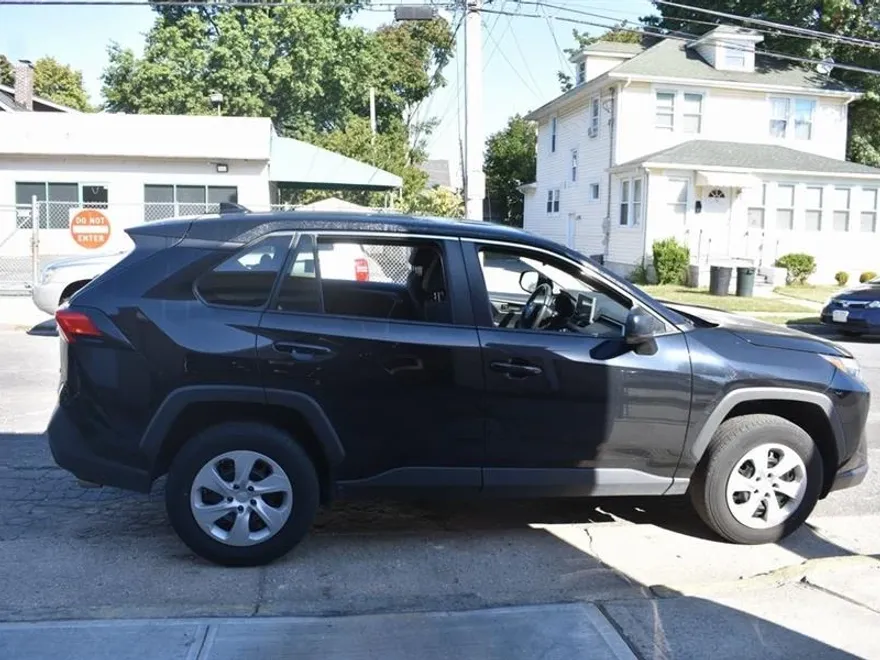 2024 Toyota RAV4 LE photo 1