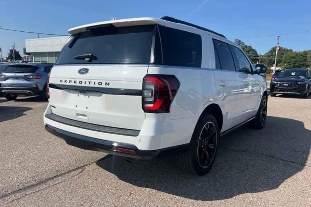 2023 Ford Expedition Limited photo 1