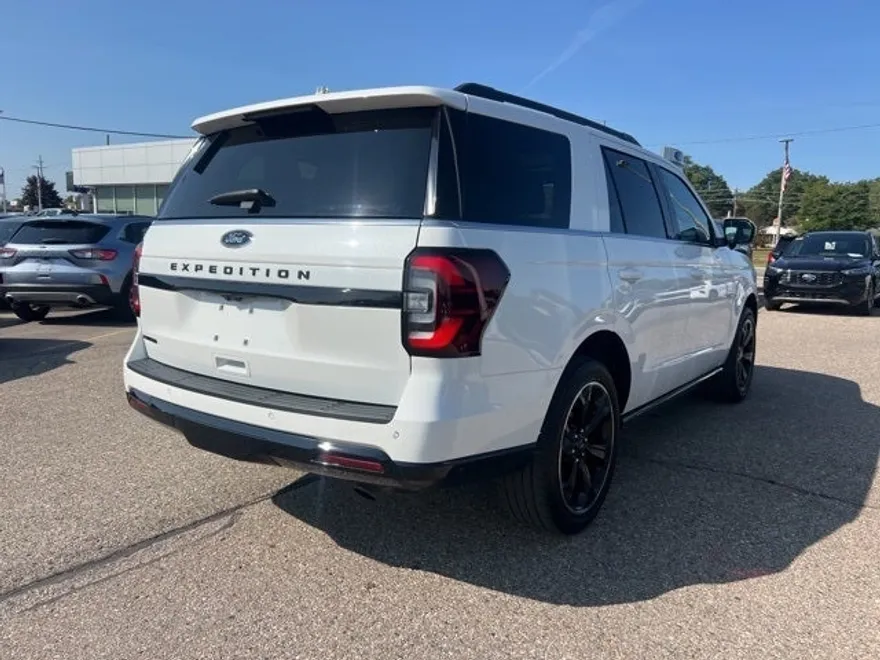 2023 Ford Expedition Limited photo 1