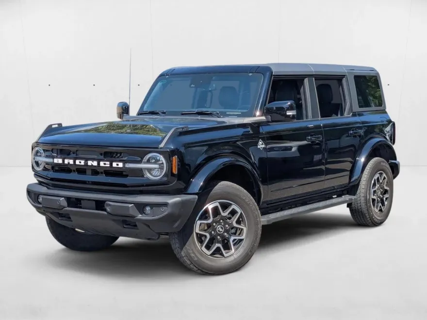 2023 Ford Bronco Outer Banks photo 1