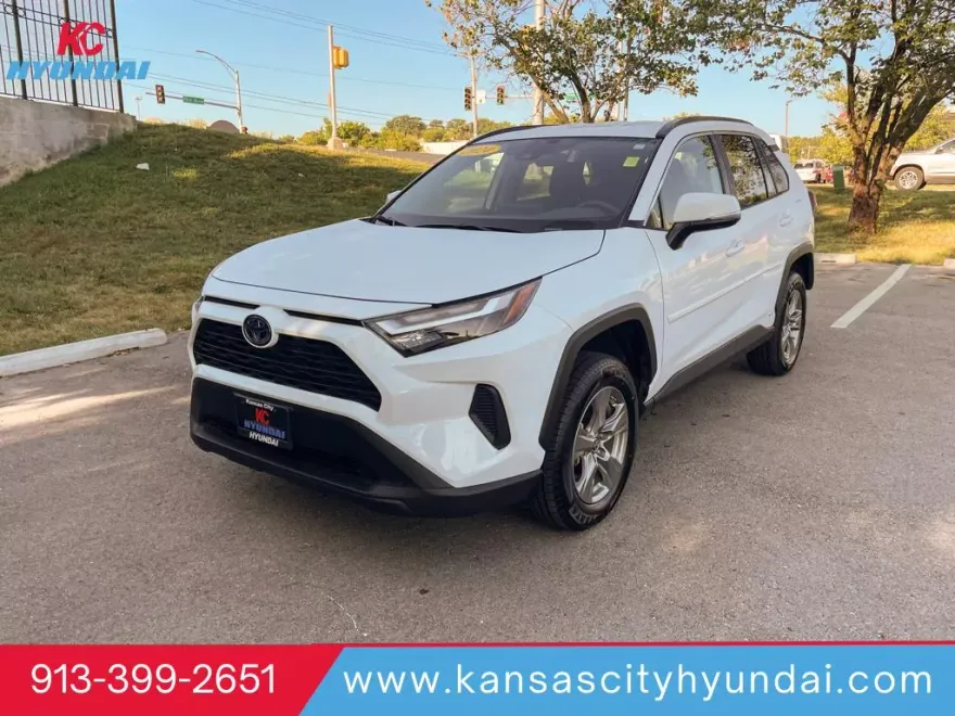 2024 Toyota RAV4 Hybrid LE photo 1
