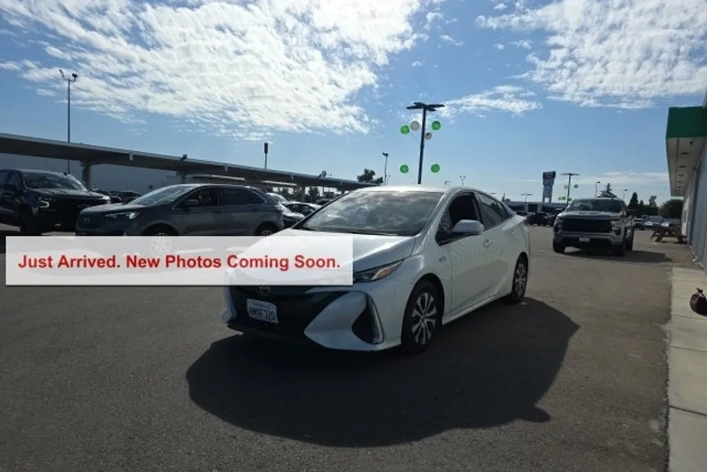 2020 Toyota Prius Prime LE photo 1