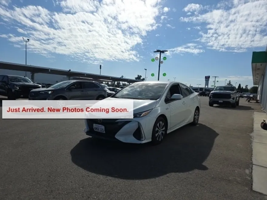2020 Toyota Prius Prime LE photo 1