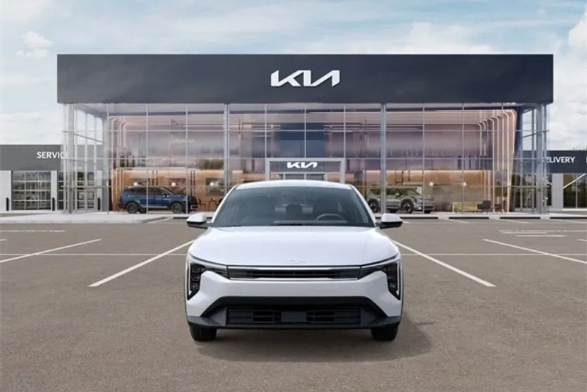 2025 Kia K4 LXS photo 1