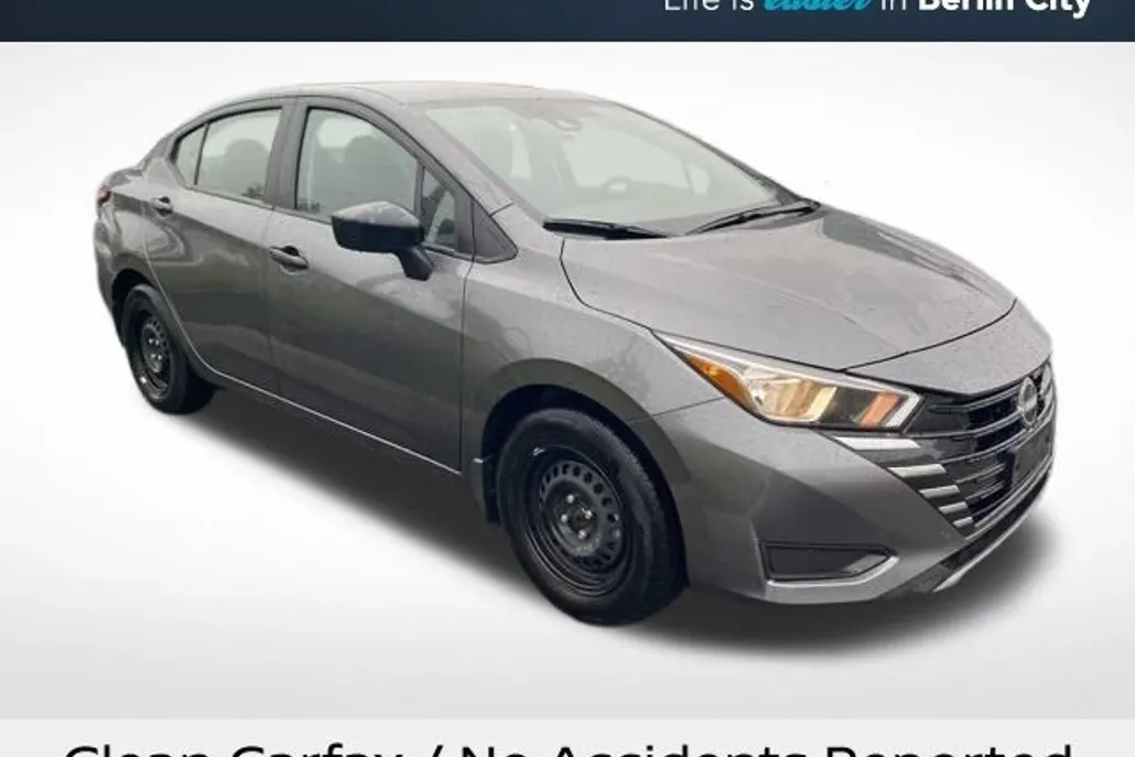 2024 Nissan Versa 1.6 S photo 1