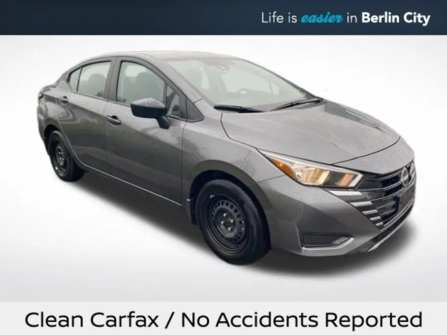 2024 Nissan Versa 1.6 S photo 1