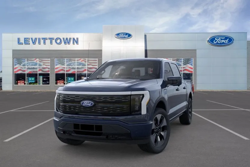 2025 Ford F-150 Platinum photo 1
