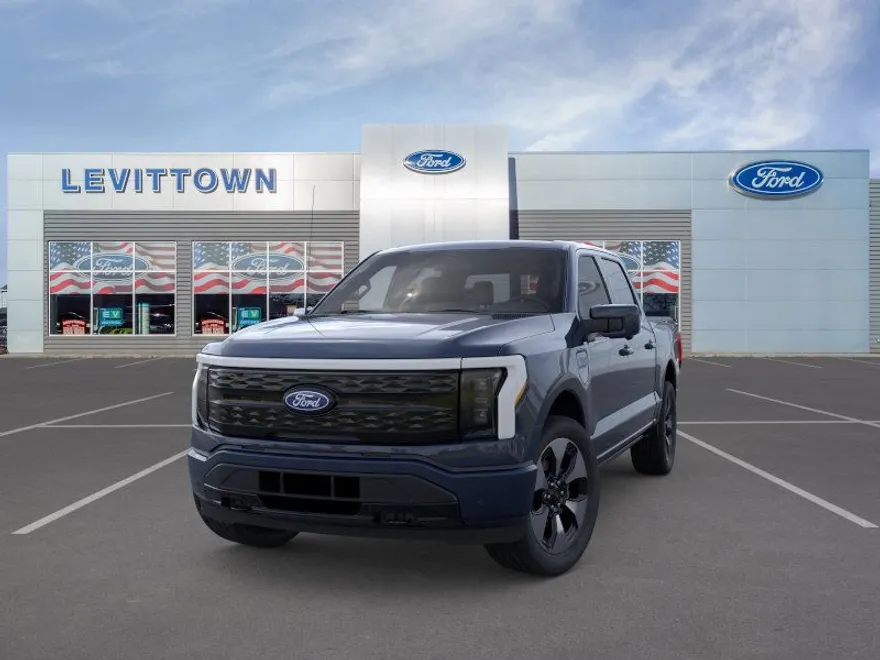 2025 Ford F-150 Platinum photo 1