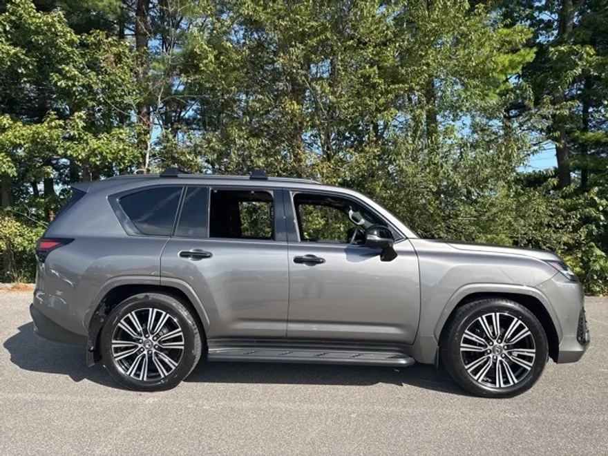 2025 Lexus LX 600 Luxury photo 1