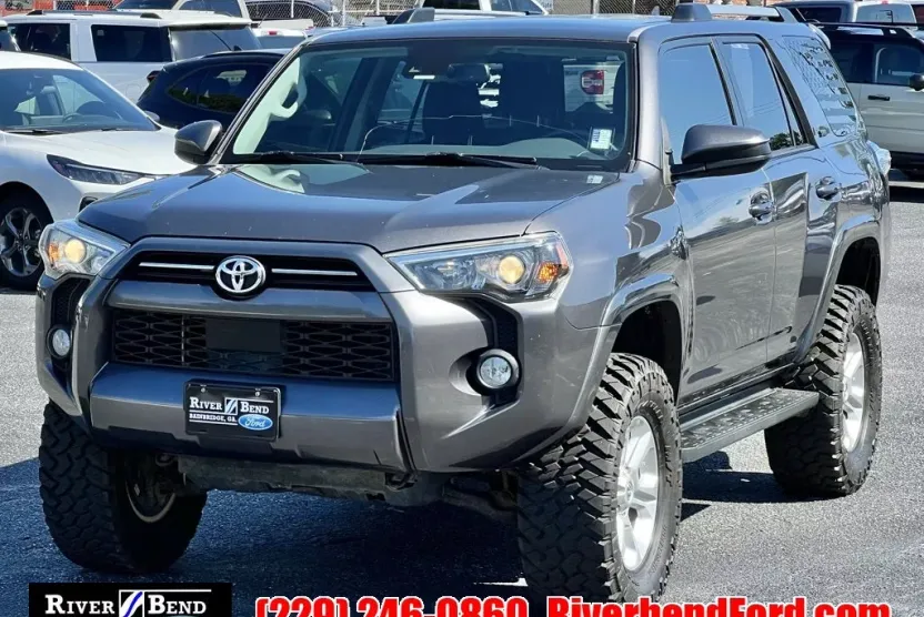 2020 Toyota 4Runner SR5 photo 1