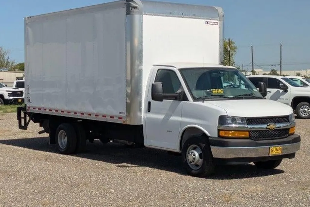 2025 Chevrolet Express Cutaway 3500 Van photo 1