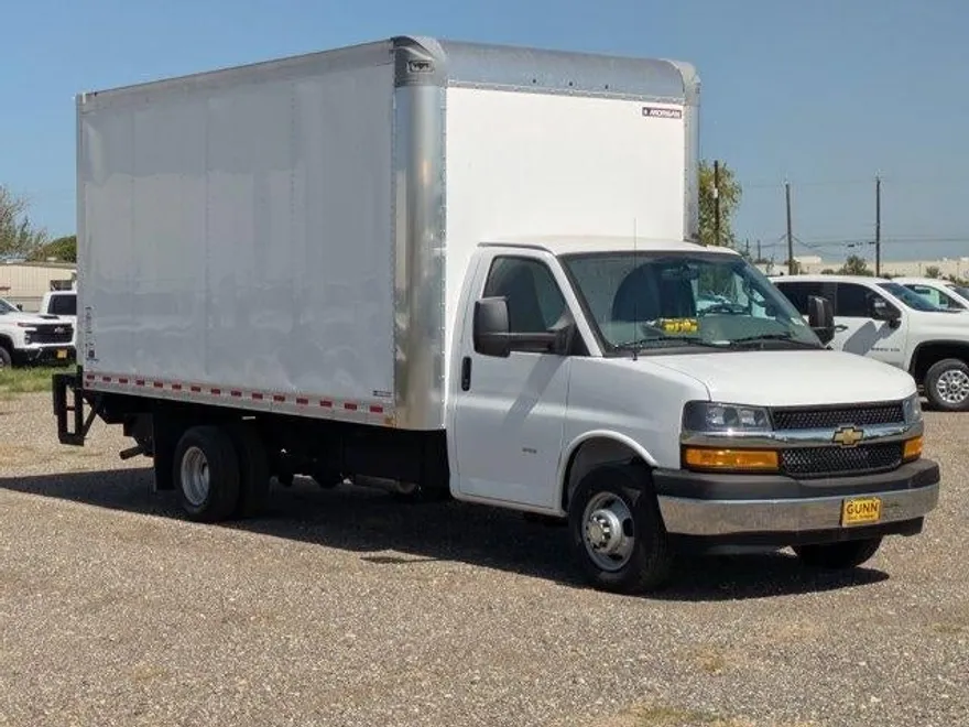 2025 Chevrolet Express Cutaway 3500 Van photo 1