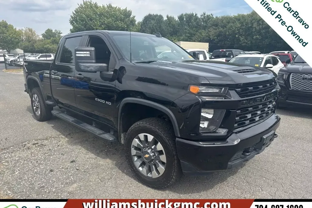2022 Chevrolet Silverado Custom photo 1
