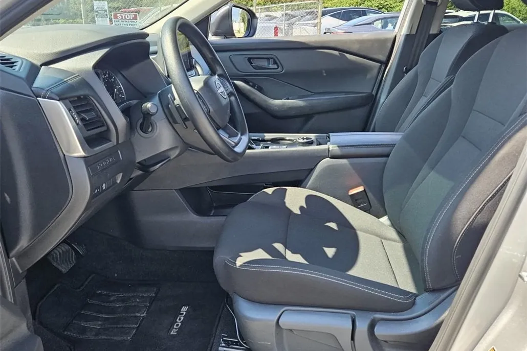2025 Nissan Rogue S AWD photo 1