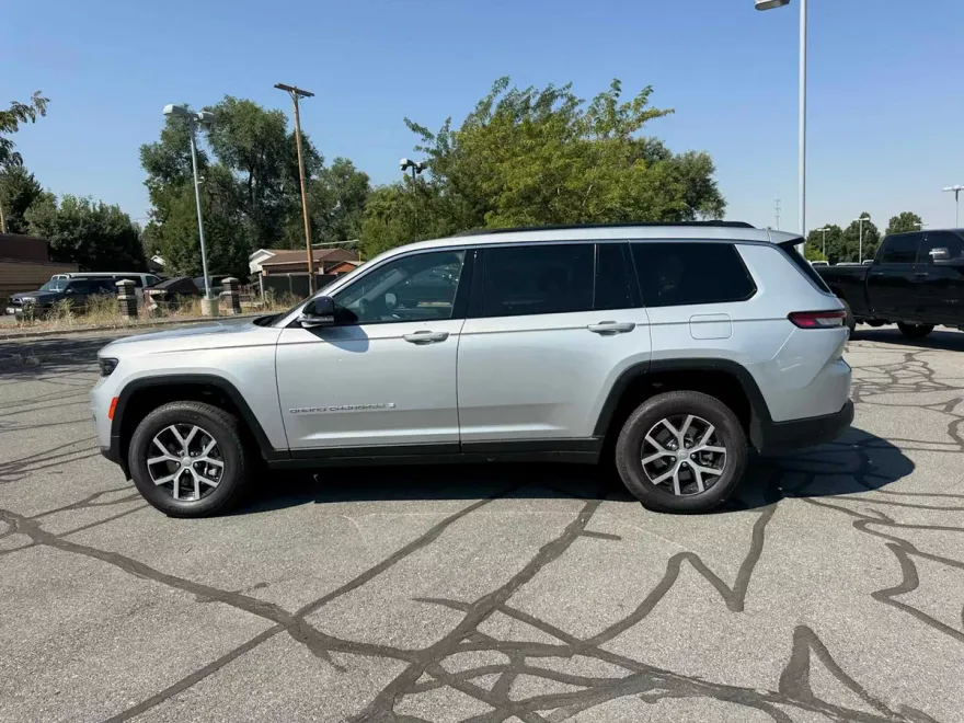 2025 Jeep Grand Cherokee Limited photo 1