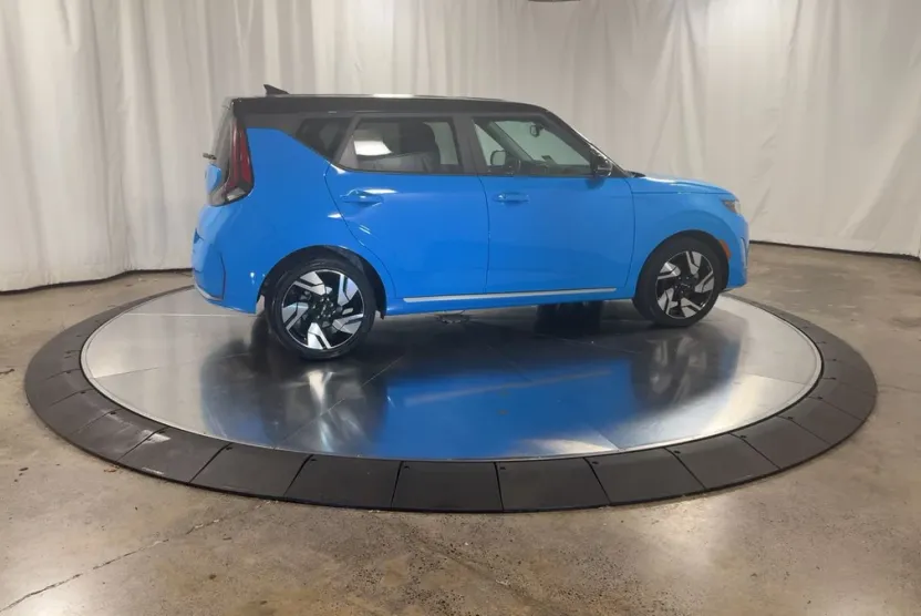 2023 Kia Soul GT-Line photo 1