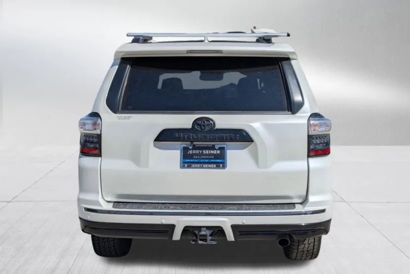 2020 Toyota 4Runner SR5 photo 1