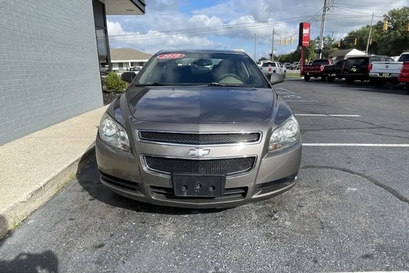 2010 Chevrolet Malibu LS photo 1