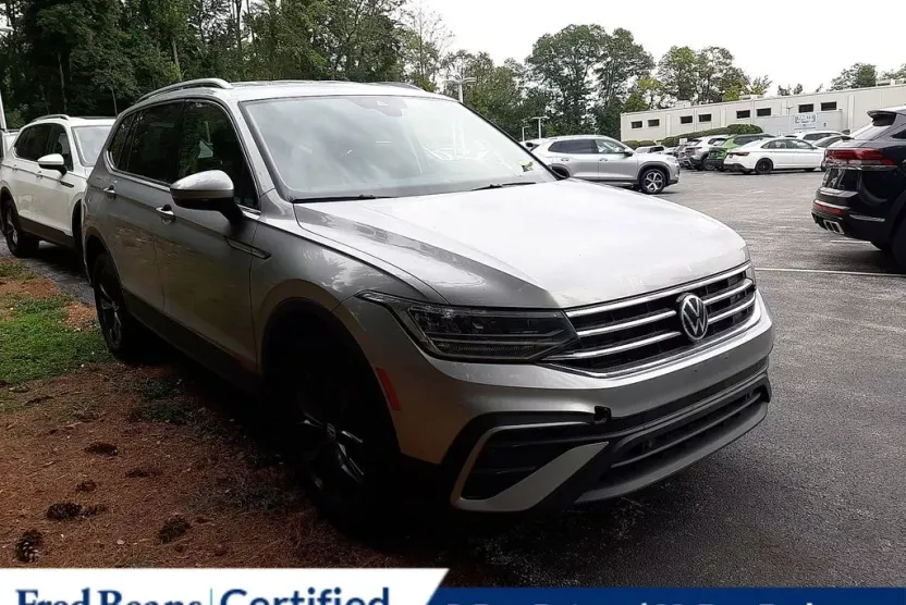 2022 Volkswagen Tiguan SE photo 1