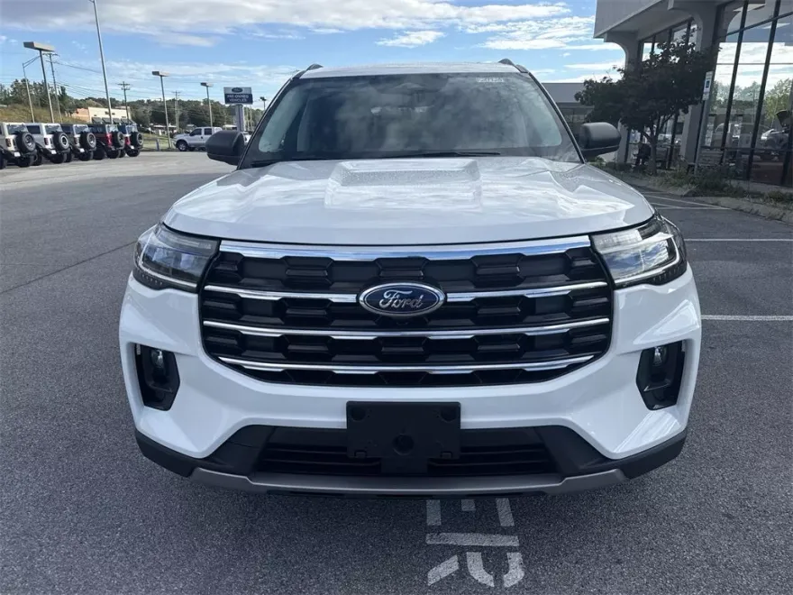 2025 Ford Explorer photo 1