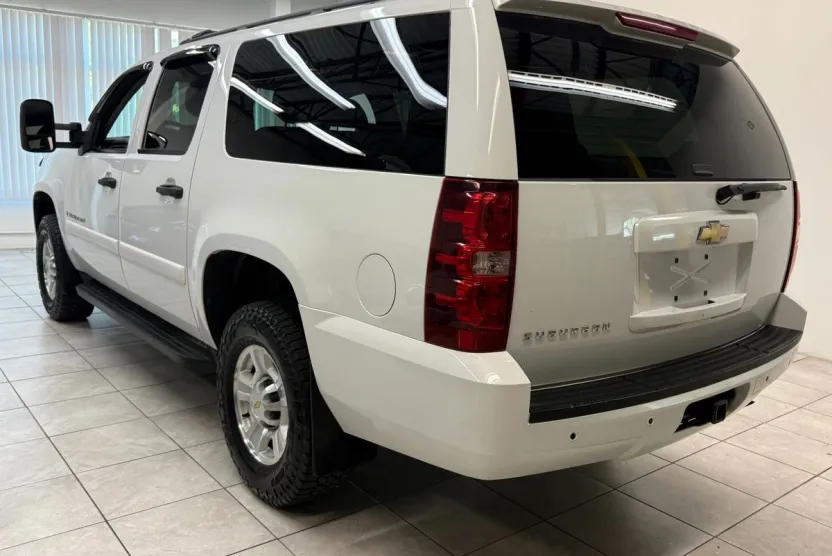 2008 Chevrolet Suburban 2500 LS photo 1