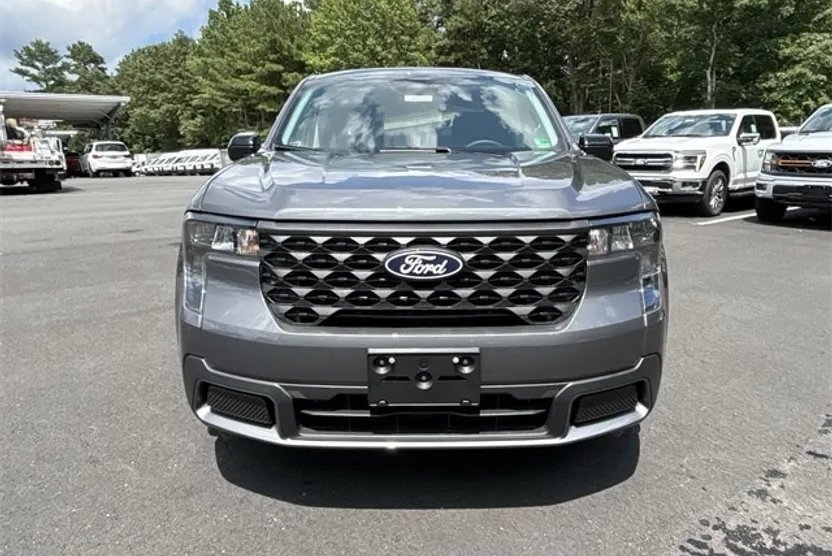 2025 Ford Maverick XLT photo 1