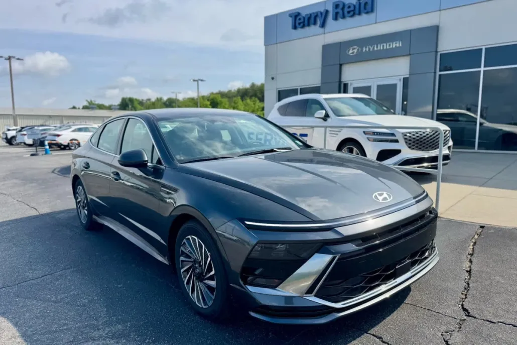 2025 Hyundai Sonata Hybrid SEL photo 1
