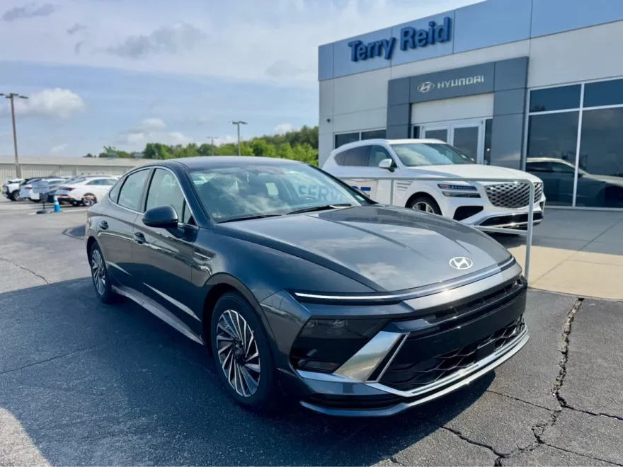 2025 Hyundai Sonata Hybrid SEL photo 1