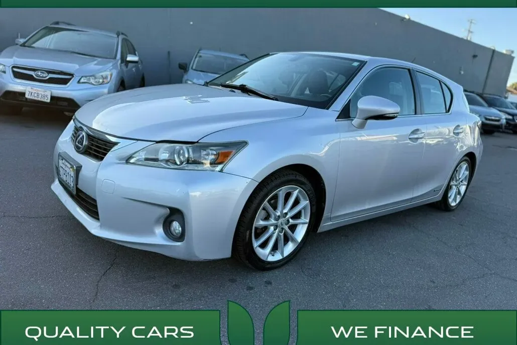 2011 Lexus CT 200h photo 1