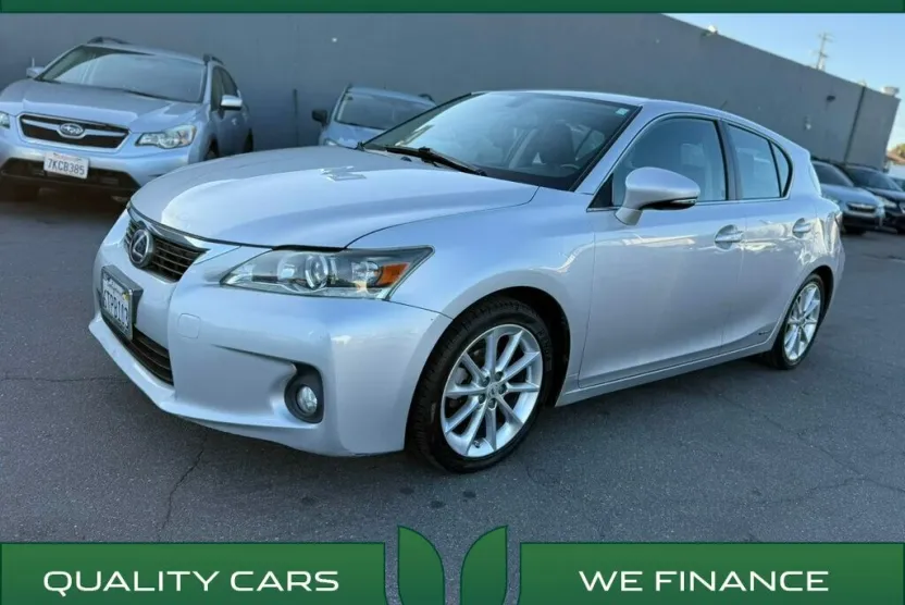2011 Lexus CT 200h photo 1