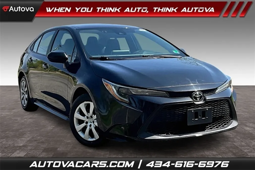 2021 Toyota Corolla LE photo 1