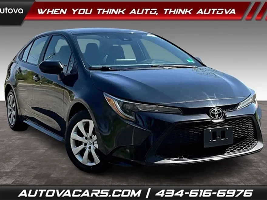 2021 Toyota Corolla LE photo 1