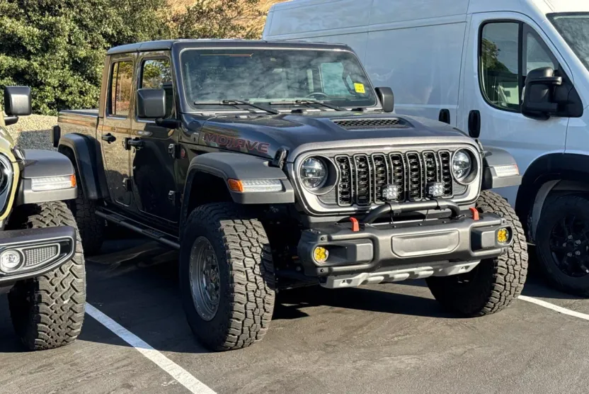 2024 Jeep Gladiator Mojave photo 1