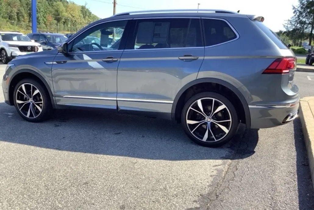2022 Volkswagen Tiguan SEL R-Line Black photo 1