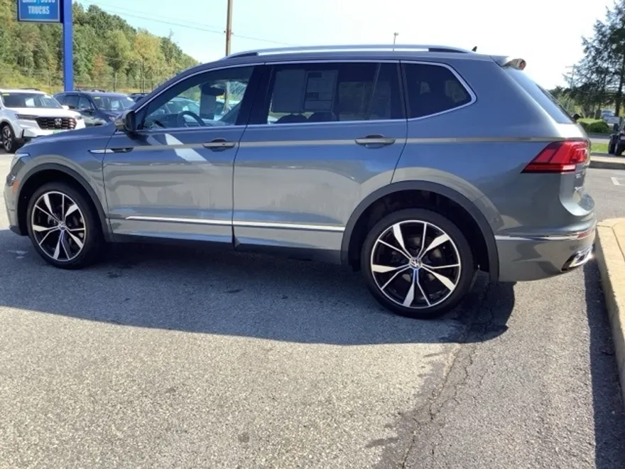 2022 Volkswagen Tiguan SEL R-Line Black photo 1
