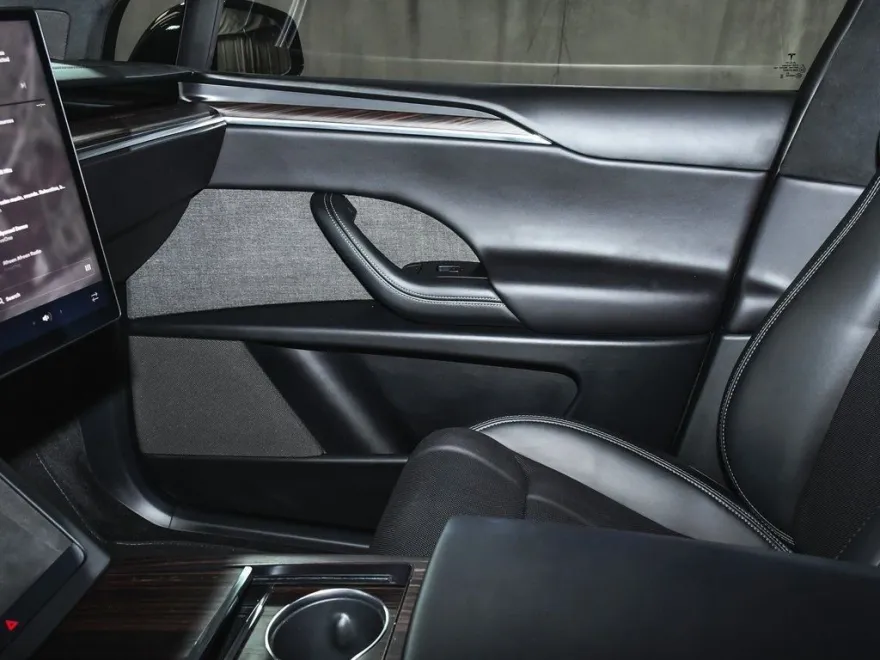 2024 Tesla Model X photo 30